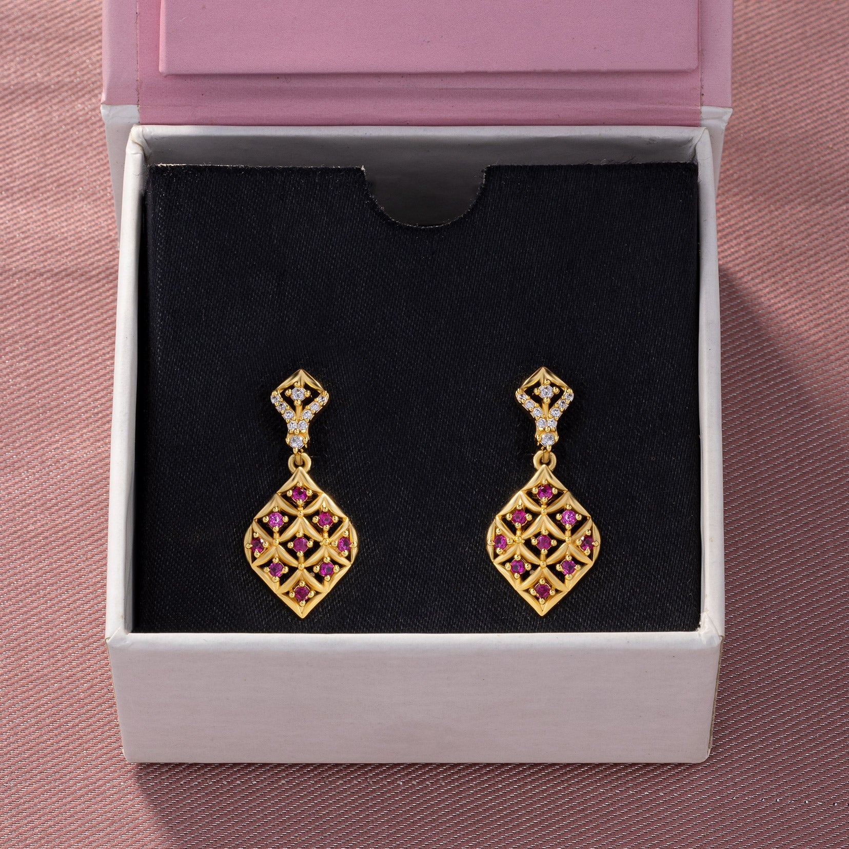 White Golden Radiance Stud