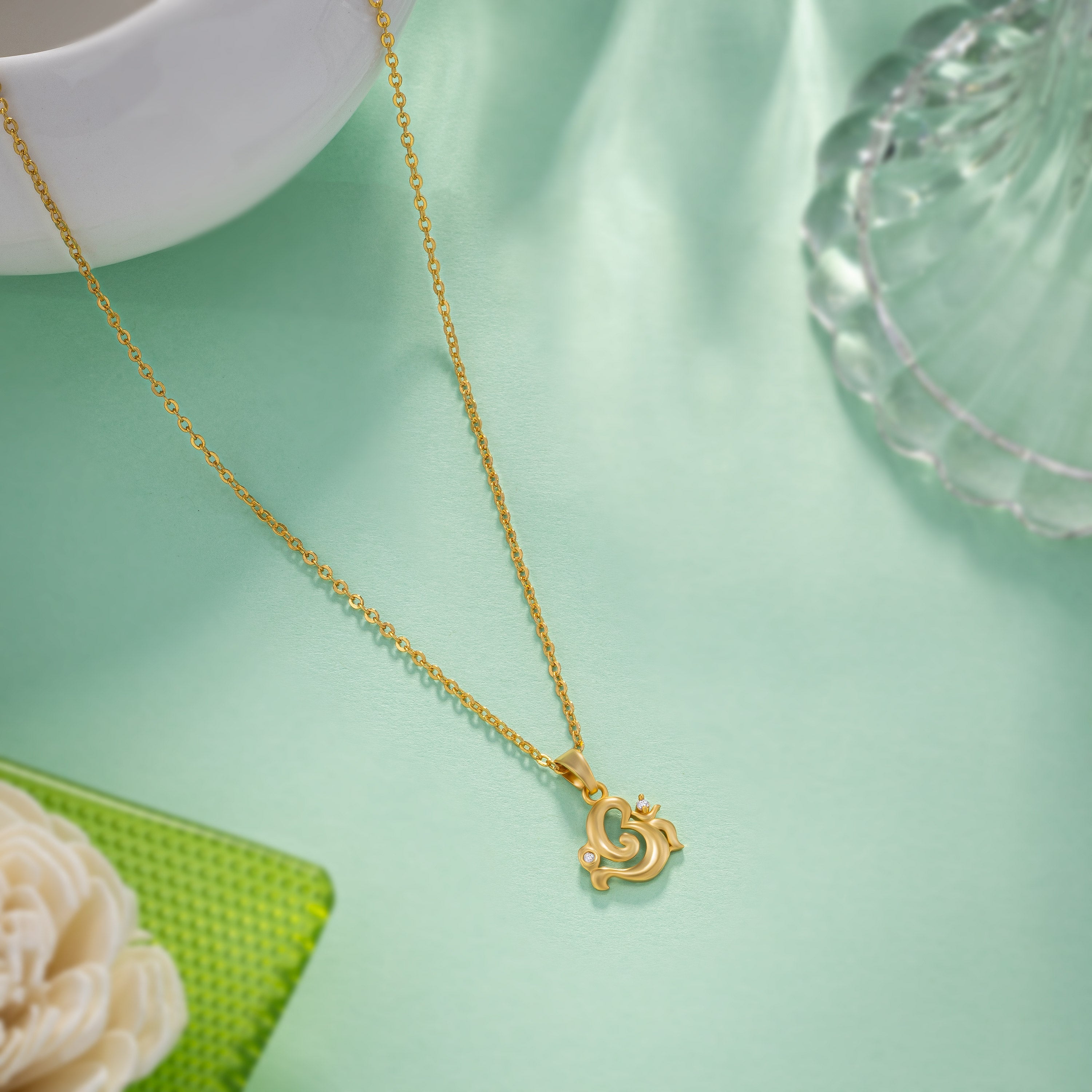 Necklace_White Stone_Golden_1