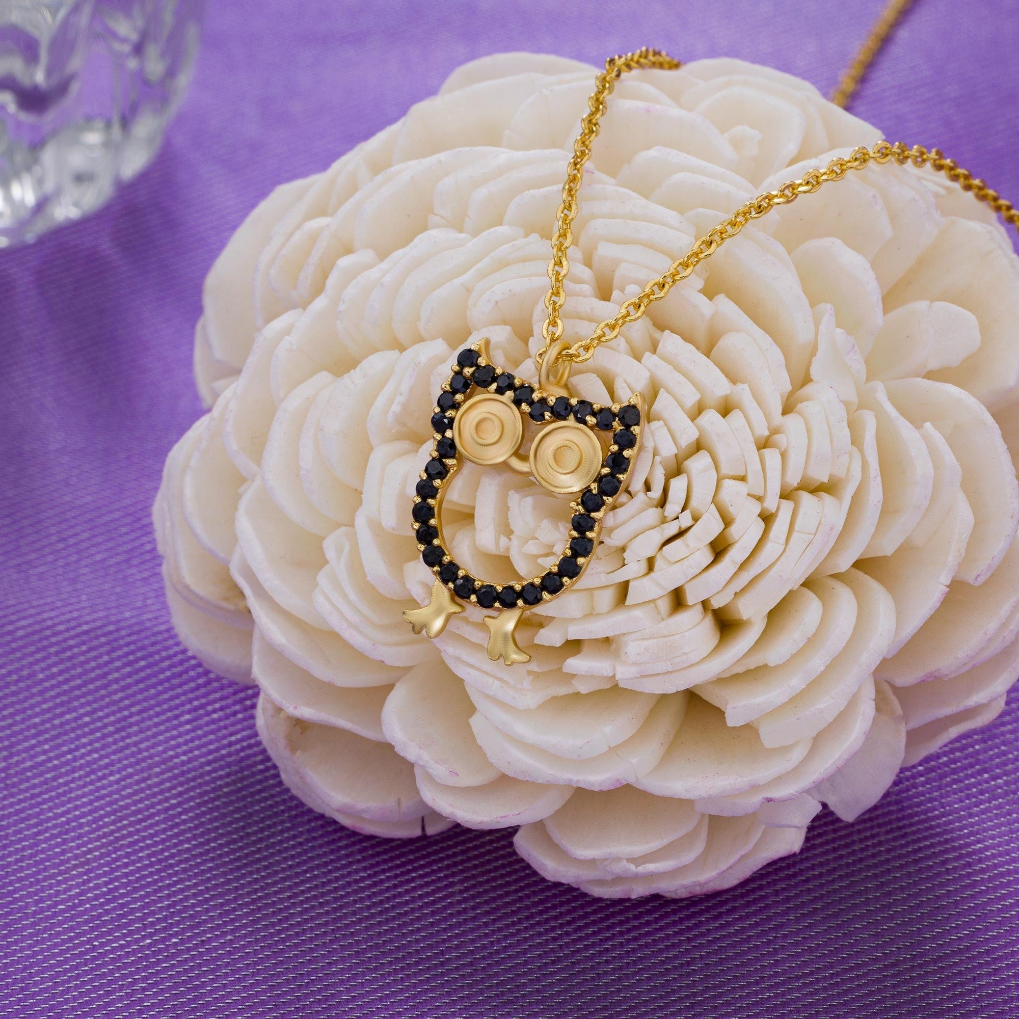 Necklace_Black Stone_Golden_1
