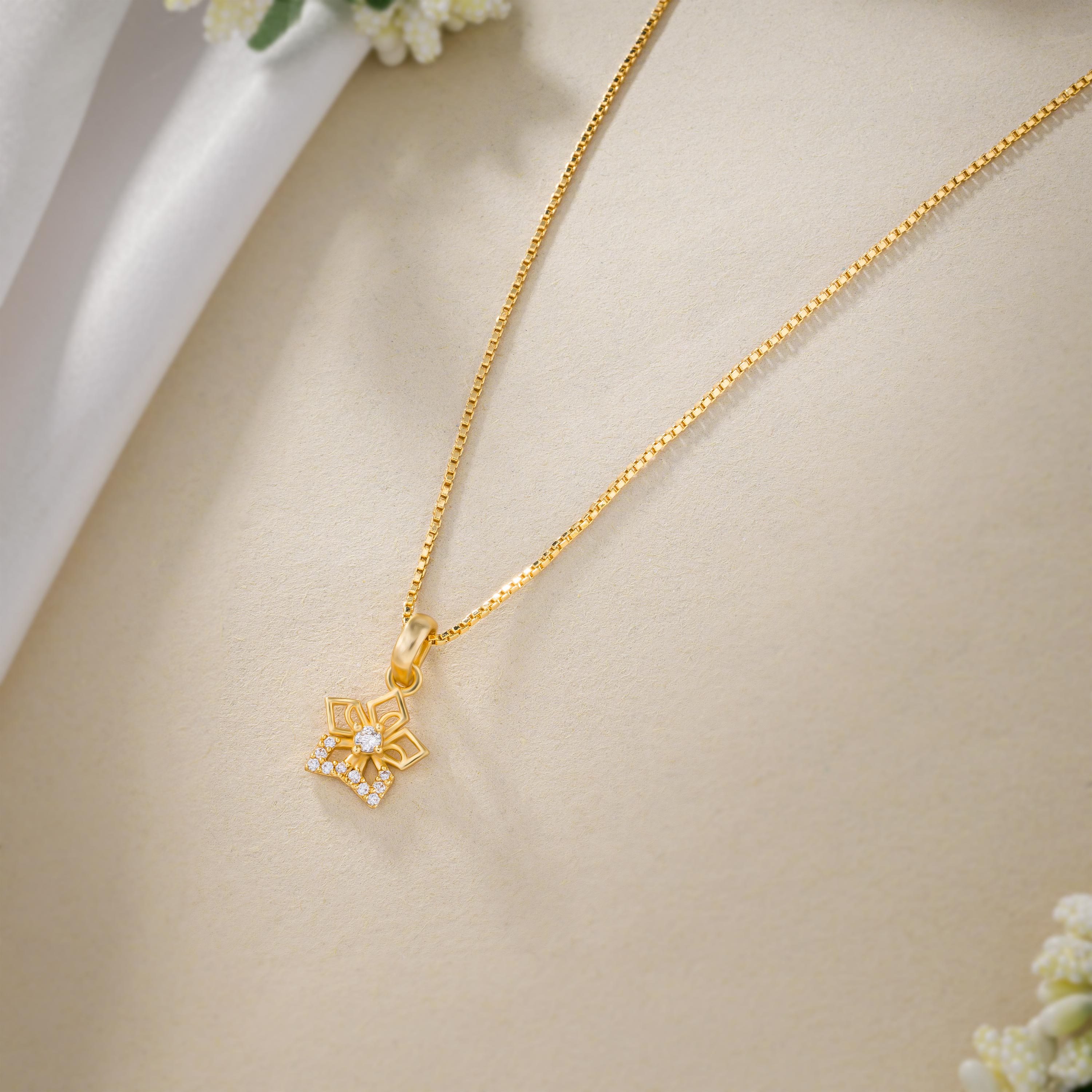 Necklace_White Stone_Golden_2