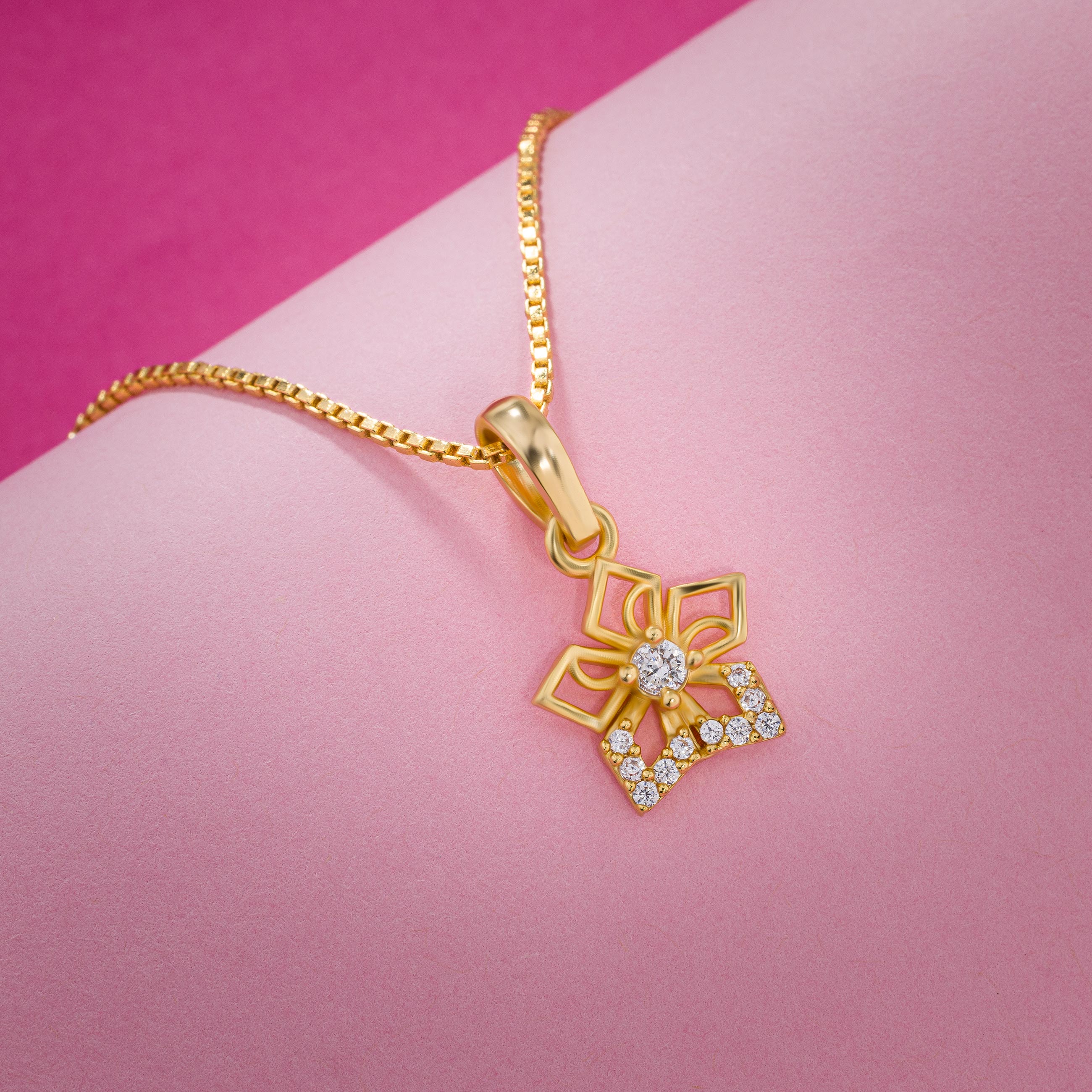 Necklace_White Stone_Golden_1