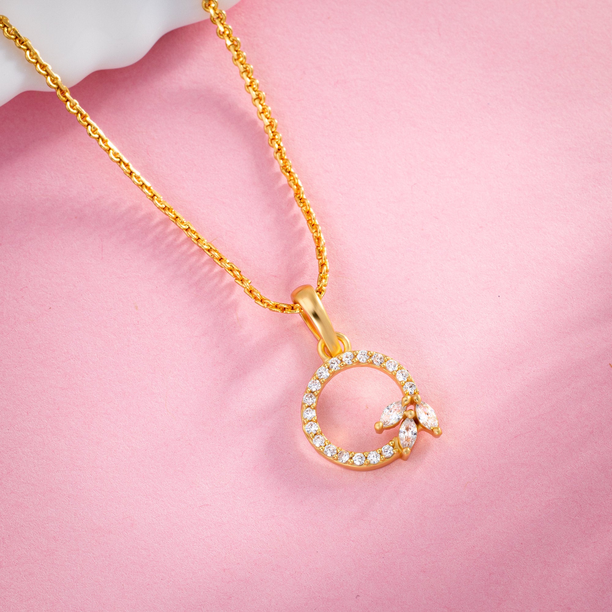 Necklace_White Stone_Golden_2