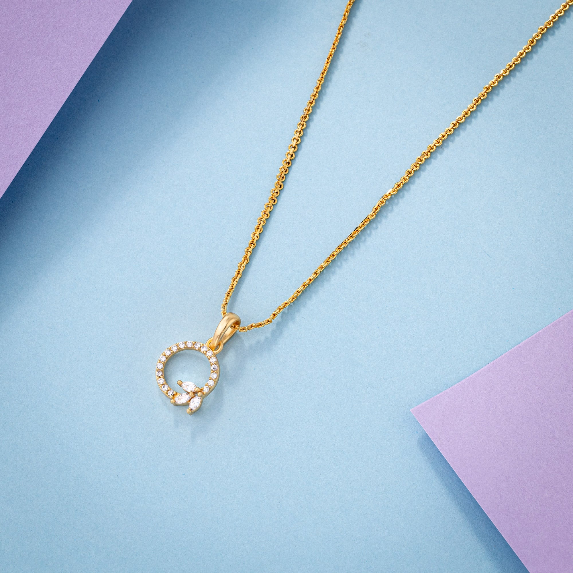 Necklace_White Stone_Golden_1