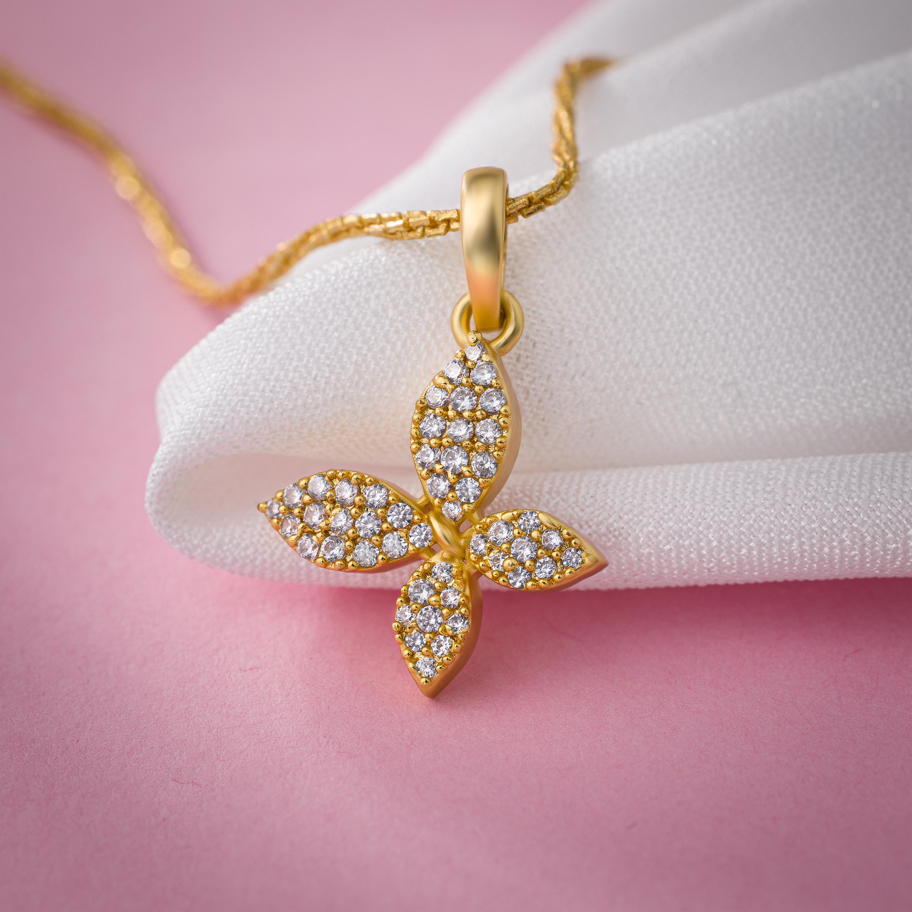 Necklace_White Stone_Golden_1