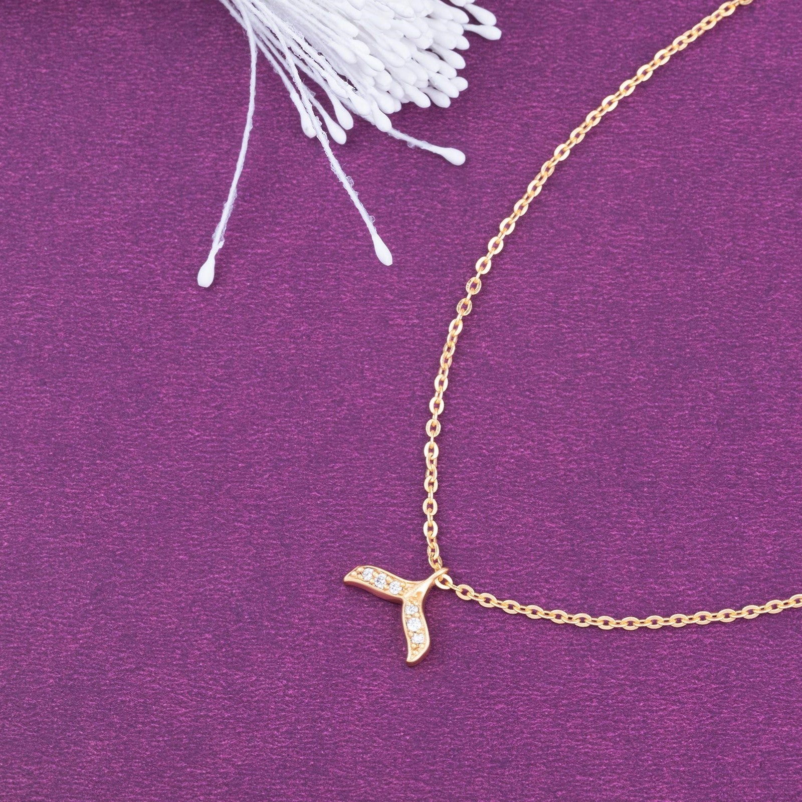 Necklace_White Stone_Golden_1