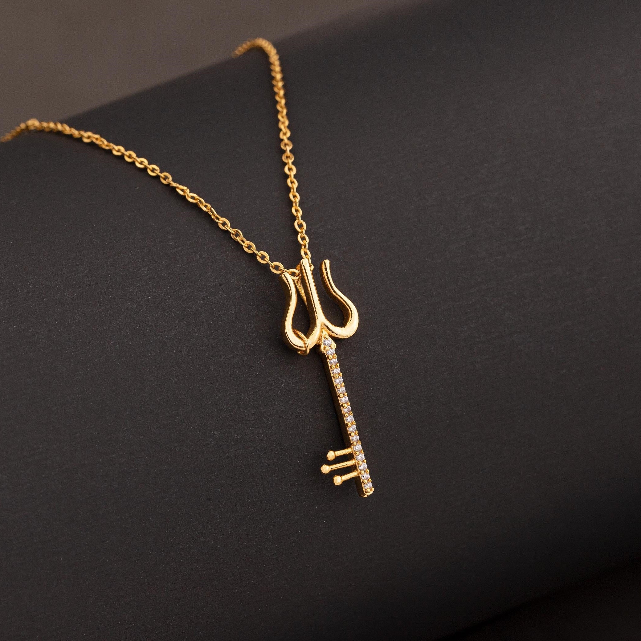 Necklace_White Stone_Golden_2